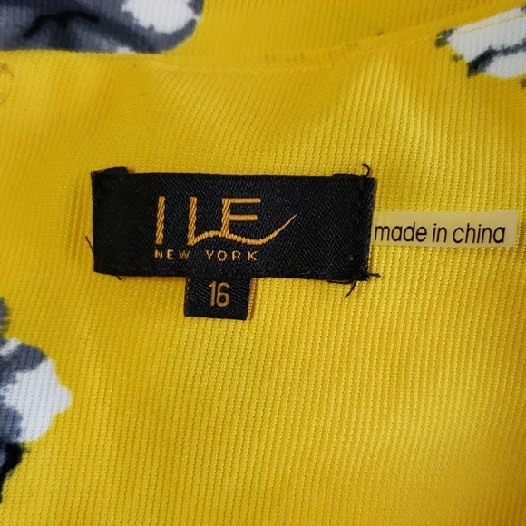 Dress - Picture 4 of 5